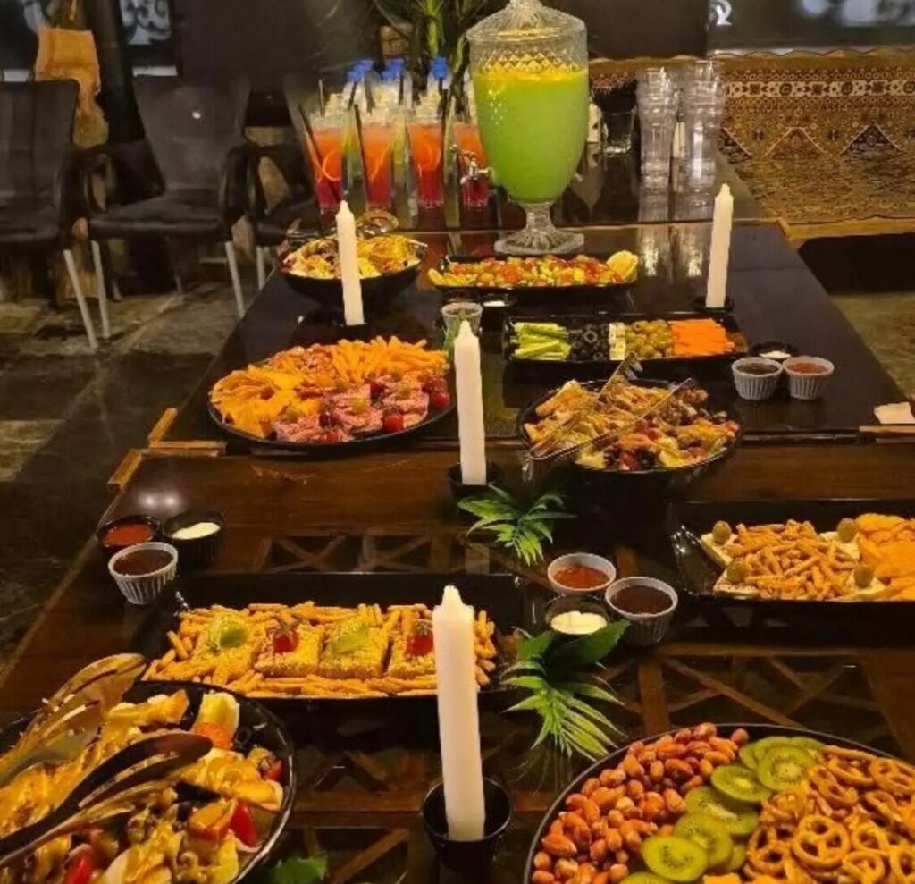 تصویر گالری کافه مون cafe moon