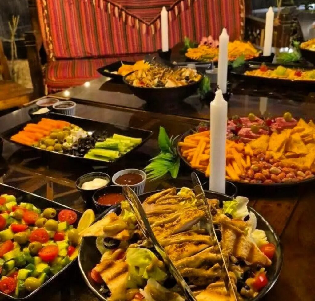 تصویر گالری کافه مون cafe moon